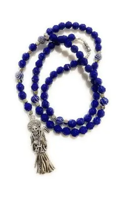 Collar acrilico azul de Santa Muerte estilo rosario jpg